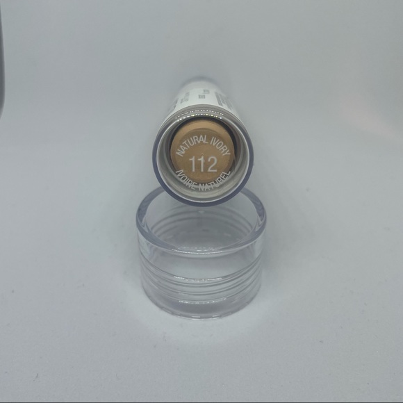 Maybelline New York Super Stay Foundation Stick - Natural Ivory 112 - Picture 2 of 4